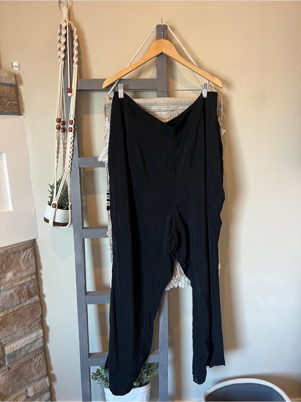 New with tags- Good American casual pants